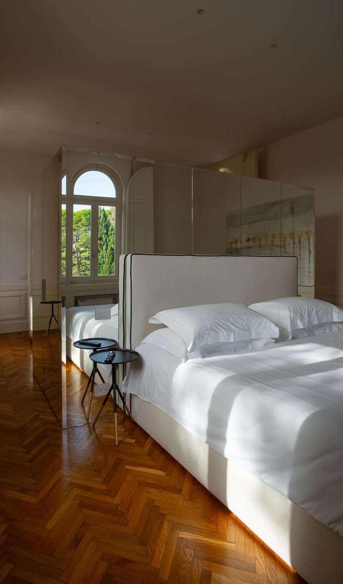 Boutique Hotel Villa Monty Banks Чезена Стая снимка